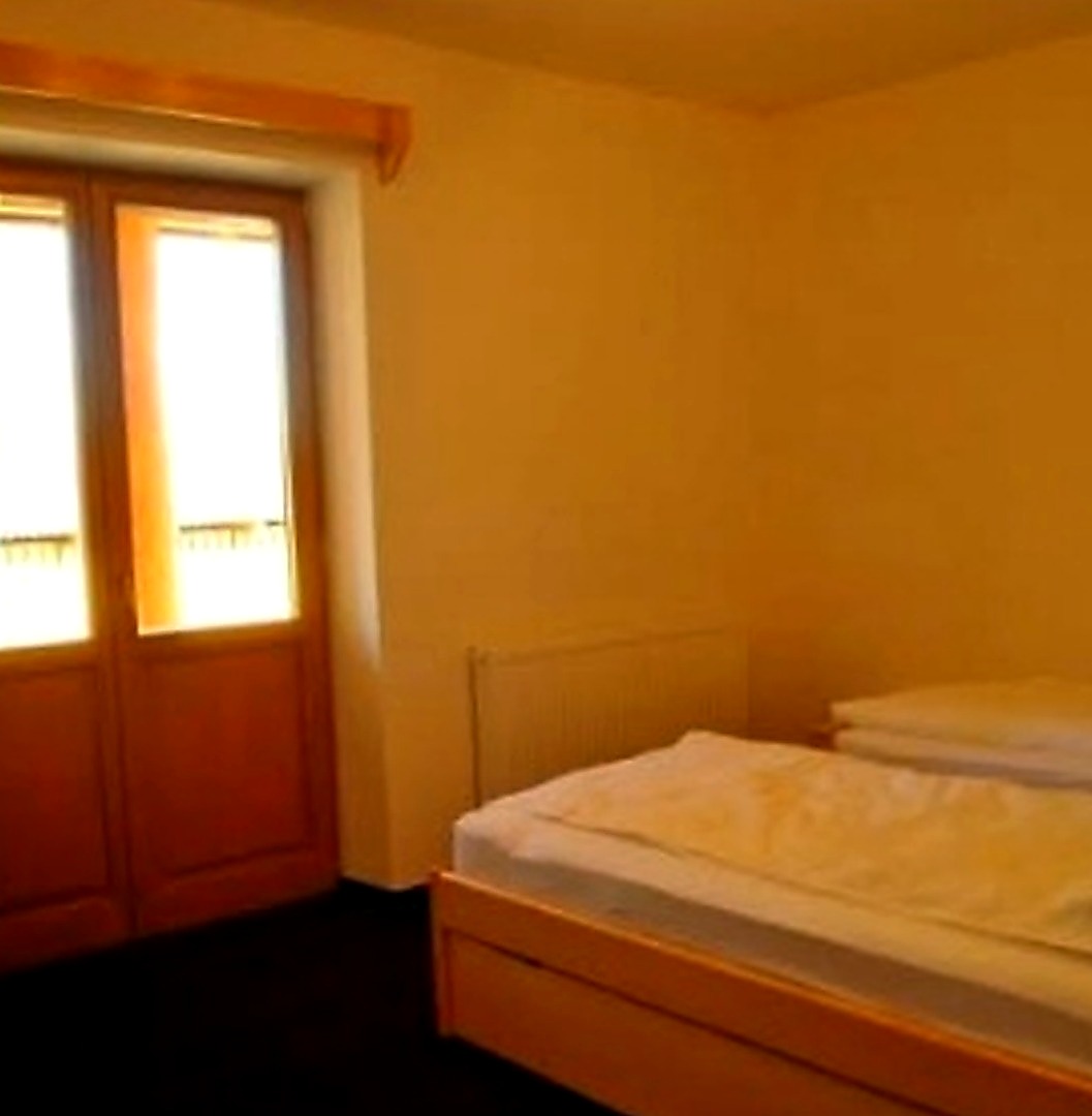 twin beds sunny